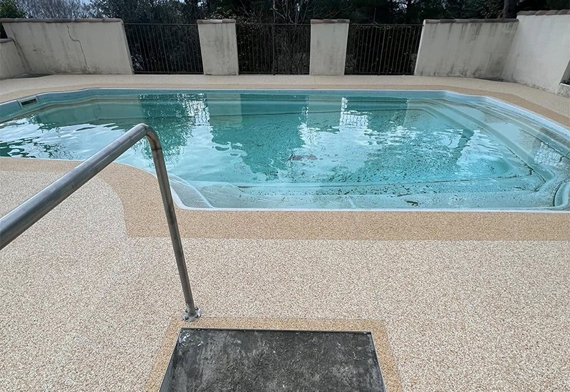 Revêtement de plage de piscine près d'Avignon